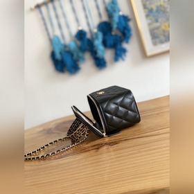 Новая модель 2023p Новая кожаная сумка Chanel с ручкой и буквой, 