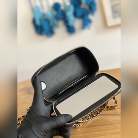 Новая модель 2023p Новая кожаная сумка Chanel с ручкой и буквой, 