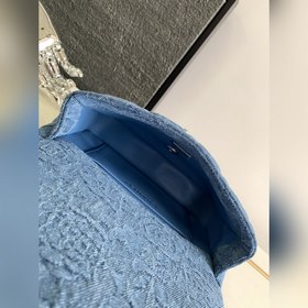 23p Chanel Camellia Denim Square Wallet Серебристый цвет Chanel д