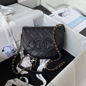 Chanel 23P — скрытый бестселлер, сумка-седло. Очень ограниченный