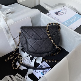 Chanel 23P — скрытый бестселлер, сумка-седло. Очень ограниченный 