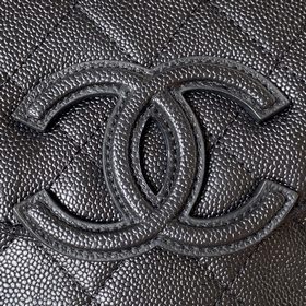Chanel 23P — скрытый бестселлер, сумка-седло. Очень ограниченный 