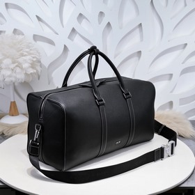 Эта сумка Dior Lingot 50 — новинка этого сезона. Изготовлена из р