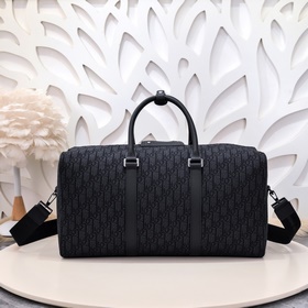 9669 Эта сумка Dior Lingot 50 — новинка этого сезона. Она изготов