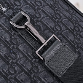 9669 Эта сумка Dior Lingot 50 — новинка этого сезона. Она изготов