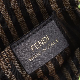 Сумка Fendi Baguette версии Nano с откидной крышкой и застежкой F