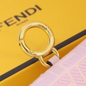 Сумка Fendi Baguette версии Nano с откидной крышкой и застежкой F