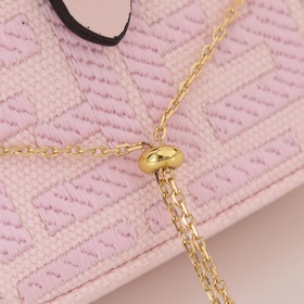 Сумка Fendi Baguette версии Nano с откидной крышкой и застежкой F