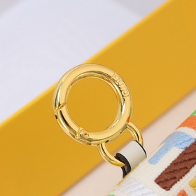 Сумка Fendi Baguette версии Nano с откидной крышкой и магнитной з