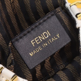 Сумка Fendi Baguette версии Nano с откидной крышкой и магнитной з