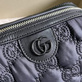 Косметичка GG Matelassé. Кожа GG Matelassé с мягкой текстурой инт