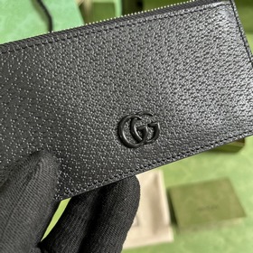 Кожаный карман для карт из серии GG Marmont. Gucci продолжает обн