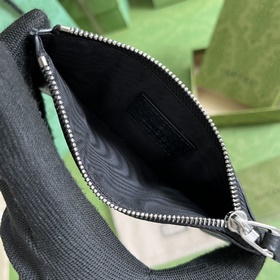 Кожаный карман для карт из серии GG Marmont. Gucci продолжает обн