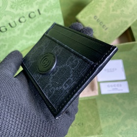 Этот лаконичный изящный кошелек из черной ткани GG Supreme с кожа