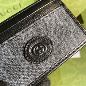 Этот лаконичный изящный кошелек из черной ткани GG Supreme с кожа