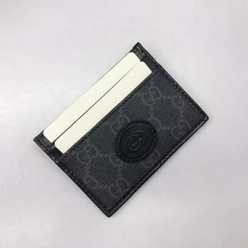 Этот лаконичный и удлиненный кошелек изготовлен из черной ткани G