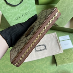 Этот лаконичный изящный кошелек из коричневой ткани GG Supreme ук