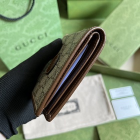 Этот лаконичный изящный кошелек из коричневой ткани GG Supreme ук