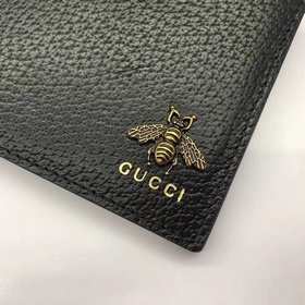 Впервые появился в коллекции одежды Gucci в 1990-х годах. Артикул