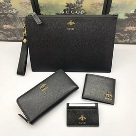 Впервые появился в коллекции одежды Gucci в 1990-х годах. Артикул