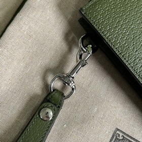 GG Marmont серия сумок-клатчей, Gucci продолжает обновлять цветов