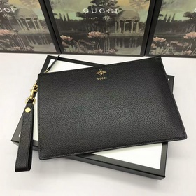 Впервые появился в коллекции одежды Gucci в 1990-х годах. Модель：