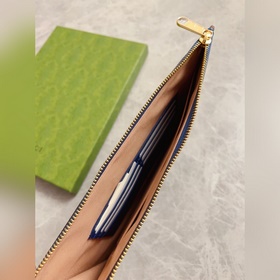 Новейшая мужская сумка Gucci украшена ажурными переплетенными дво