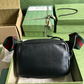 Рюкзак Gucci с двойным логотипом G в одном цвете. В предыдущих ко