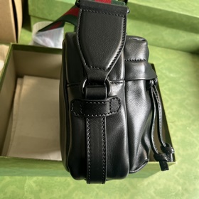 Рюкзак Gucci с двойным логотипом G в одном цвете. В предыдущих ко