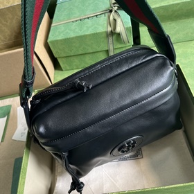 Рюкзак Gucci с двойным логотипом G в одном цвете. В предыдущих ко