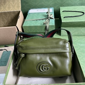 Рюкзак Gucci с двойным логотипом G в одном цвете. В предыдущих ко