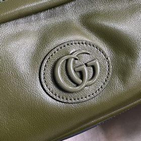 Рюкзак Gucci с двойным логотипом G в одном цвете. В предыдущих ко