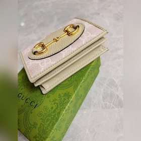 В весенне-летней коллекции представлена новая модель Gucci 1955 с