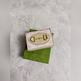 В весенне-летней коллекции представлена новая модель Gucci 1955 с