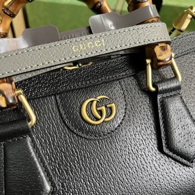 Маленькая сумка через плечо Gucci Diana с бамбуковыми ручками. Яв