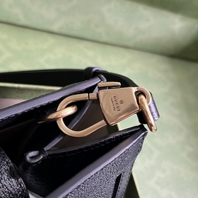 Маленькая сумка через плечо Gucci Diana с бамбуковыми ручками. Яв