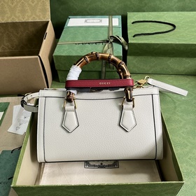 Маленькая сумка через плечо Gucci Diana с бамбуковыми ручками. Яв