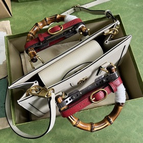 Маленькая сумка через плечо Gucci Diana с бамбуковыми ручками. Яв
