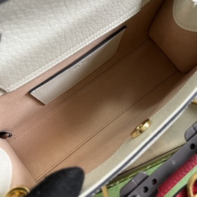 Маленькая сумка через плечо Gucci Diana с бамбуковыми ручками. Яв