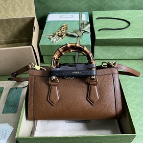 Маленькая сумка через плечо Gucci Diana с бамбуковыми ручками. Яв