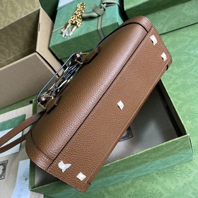 Маленькая сумка через плечо Gucci Diana с бамбуковыми ручками. Яв
