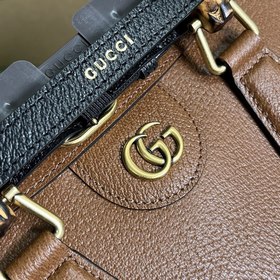 Маленькая сумка через плечо Gucci Diana с бамбуковыми ручками. Яв