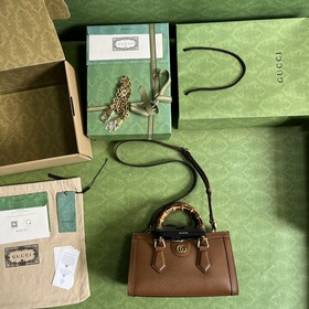 Маленькая сумка через плечо Gucci Diana с бамбуковыми ручками. Яв