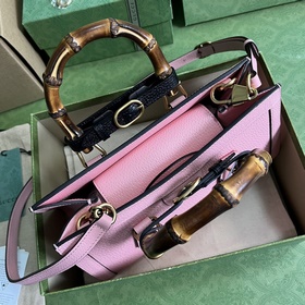 Маленькая сумка через плечо Gucci Diana с бамбуковым ручкой. Явля