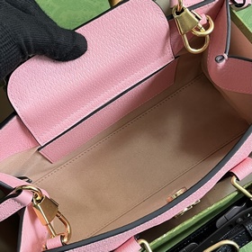 Маленькая сумка через плечо Gucci Diana с бамбуковым ручкой. Явля