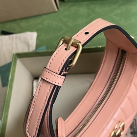 Мини-сумка GG Marmont стеганым узором. Классические изделия Gucci