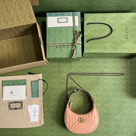 Мини-сумка GG Marmont стеганым узором. Классические изделия Gucci
