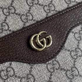 Большая сумка-тоут из серии Ophidia GG. Каждый сезон выпускаются 