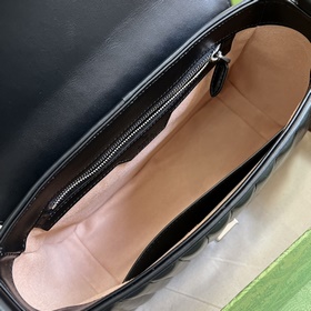 Сумка GG Marmont, входящая в коллекцию избранных сумок Gucci, изв