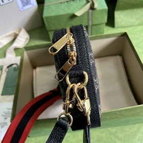 В серии Denim все говорят, что мода циклична. Поэтому в этом году